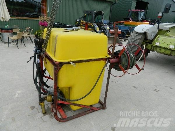  H-610 600 Prikabinami purkštuvai