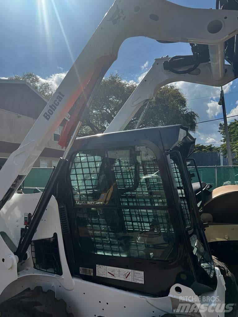 Bobcat S510 Krautuvai su šoniniu pasukimu