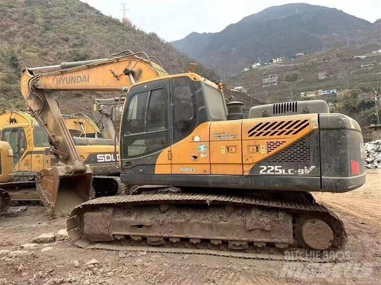 Hyundai R215VS Ratiniai ekskavatoriai