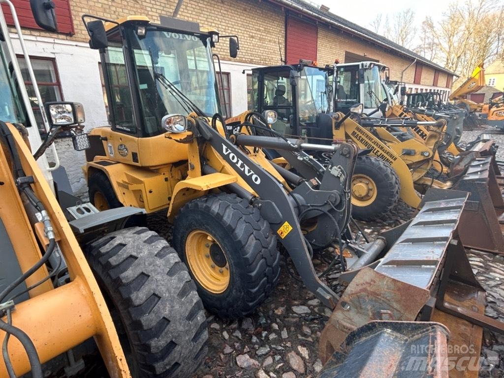 Volvo L 30 G Naudoti ratiniai krautuvai