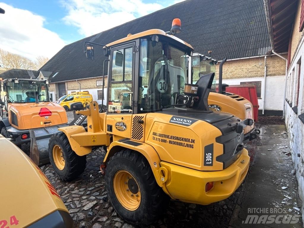 Volvo L 30 G Naudoti ratiniai krautuvai