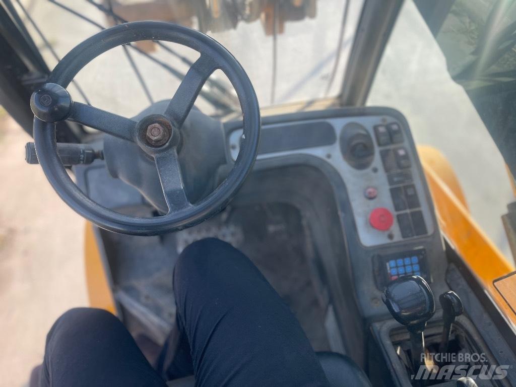 JCB TLT 30 D 4x4 Teleskopiniai krautuvai