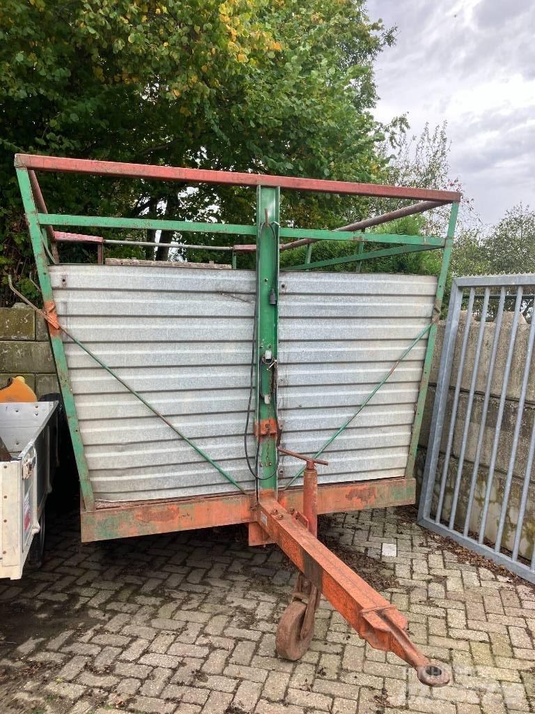 Veewagen  Gyvulių pervežimo priekabos
