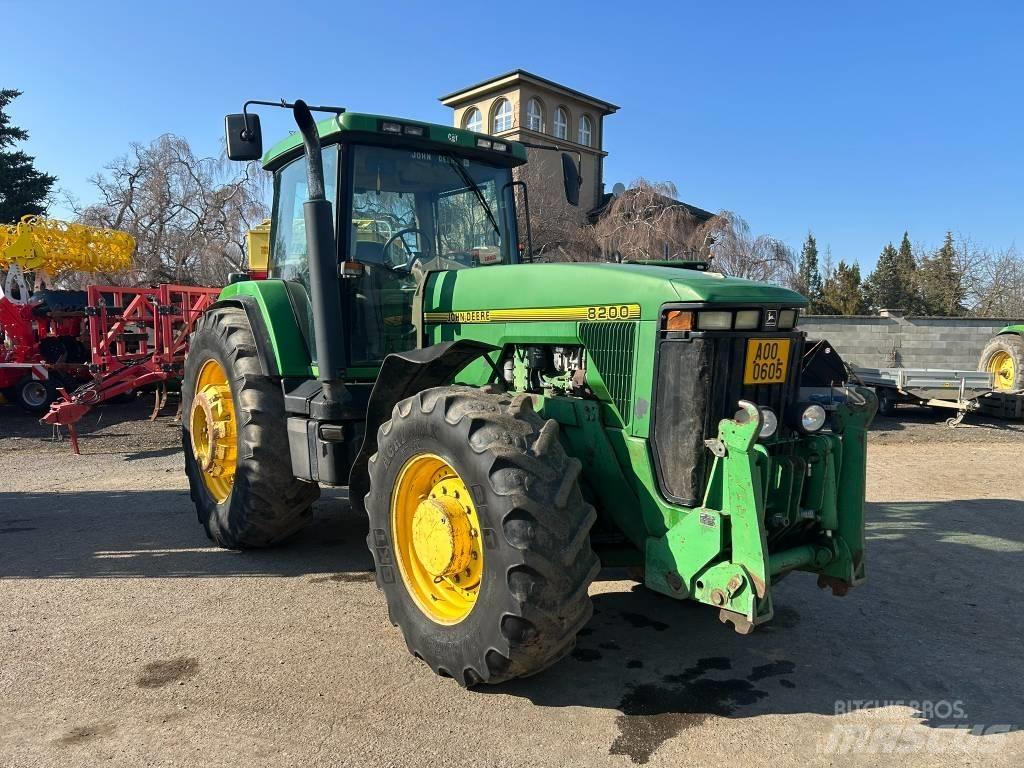John Deere 8200 Traktoriai