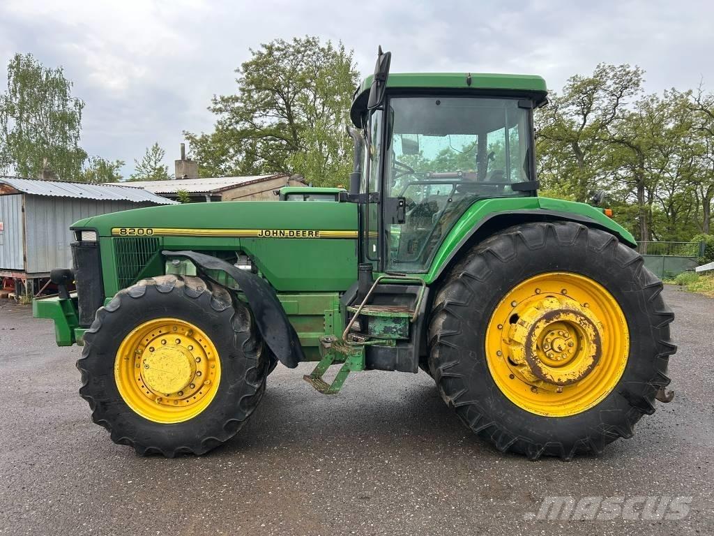 John Deere 8200 Traktoriai