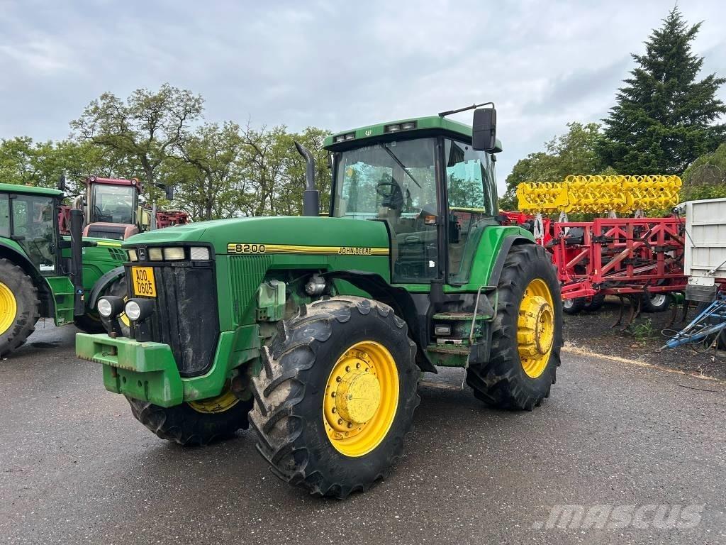 John Deere 8200 Traktoriai