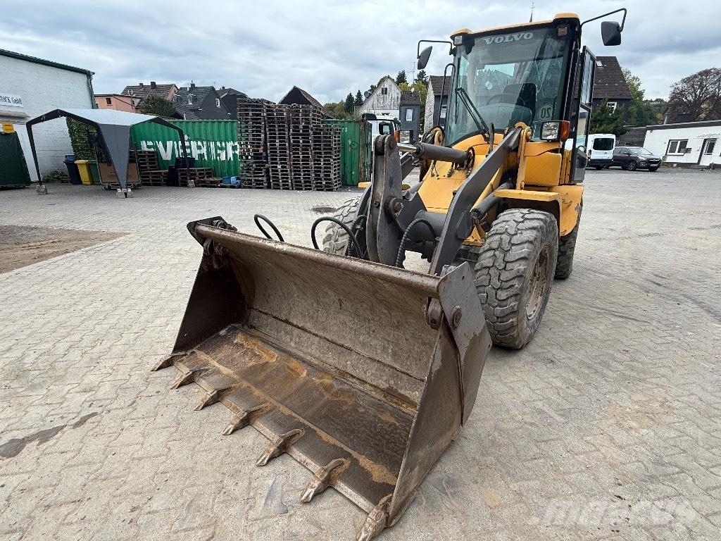 Volvo L 30 B Pro Naudoti ratiniai krautuvai