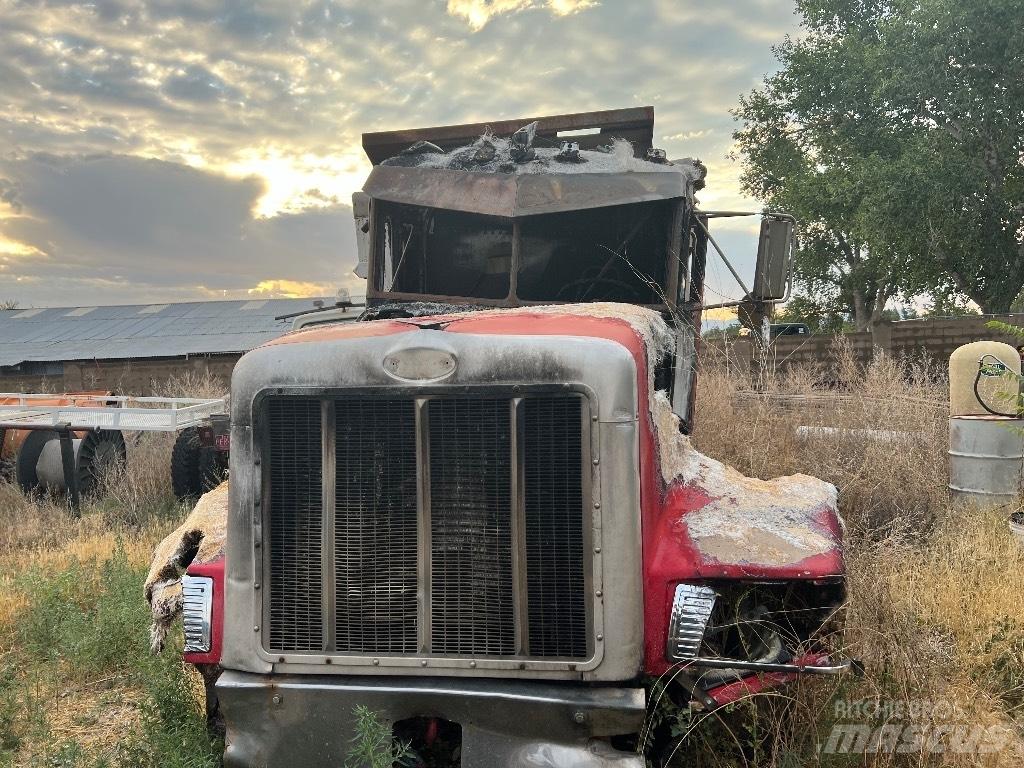 Peterbilt 377 Savivarčių priekabų vilkikai