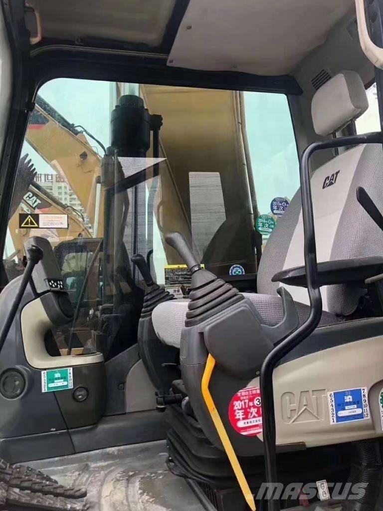 CAT 323 D Vikšriniai ekskavatoriai