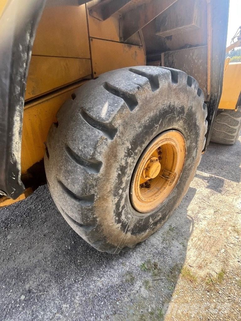 Volvo L180F Naudoti ratiniai krautuvai