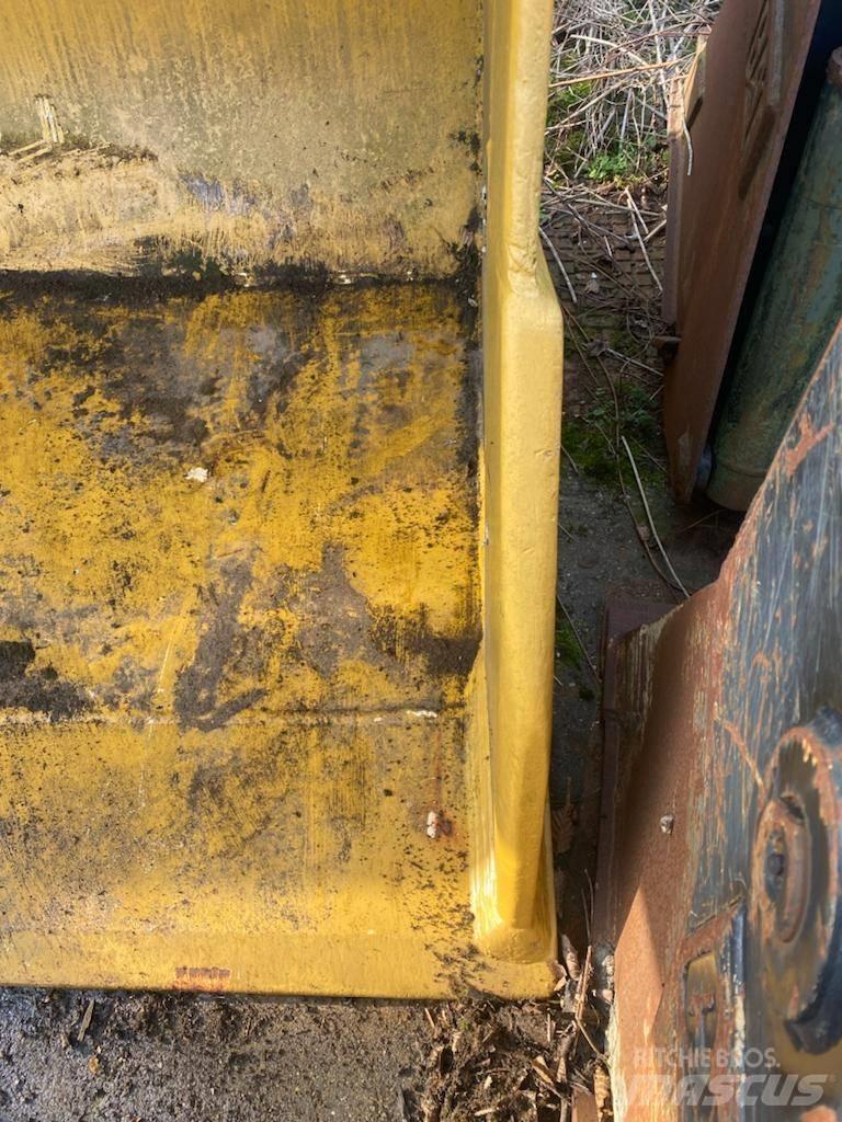 CAT 972 Kaušai