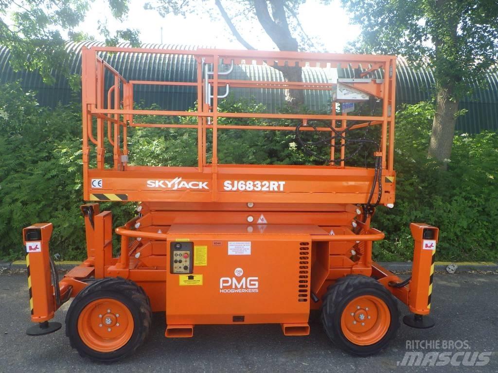SkyJack SJ6832RT Žirkliniai keltuvai