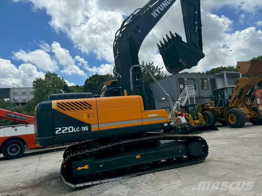 Hyundai 220 Vidutinės galios ekskavatoriai 7-12 t