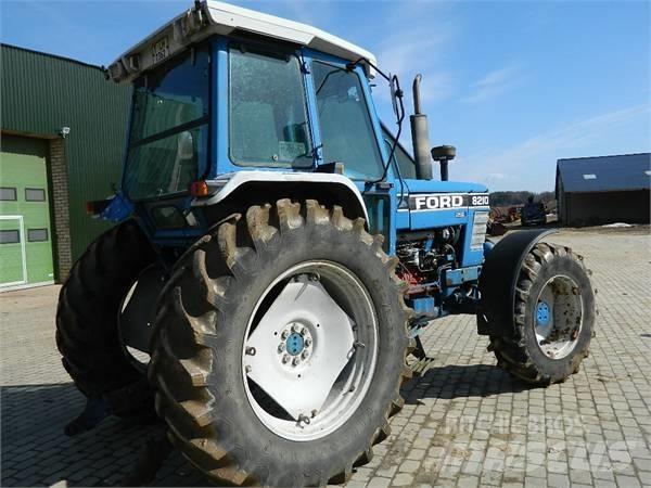 Ford 8210 Traktoriai