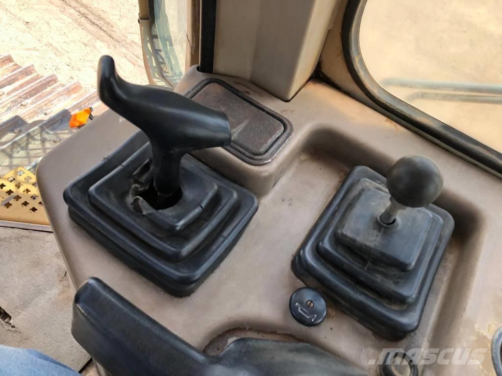 CAT D 5 M XL Vikšriniai buldozeriai