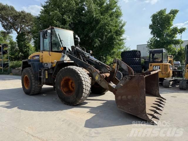 Komatsu WA 200 Naudoti ratiniai krautuvai