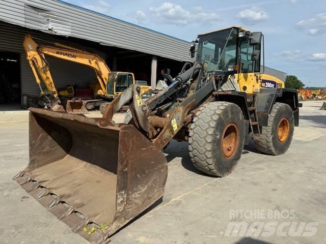 Komatsu WA 200 Naudoti ratiniai krautuvai