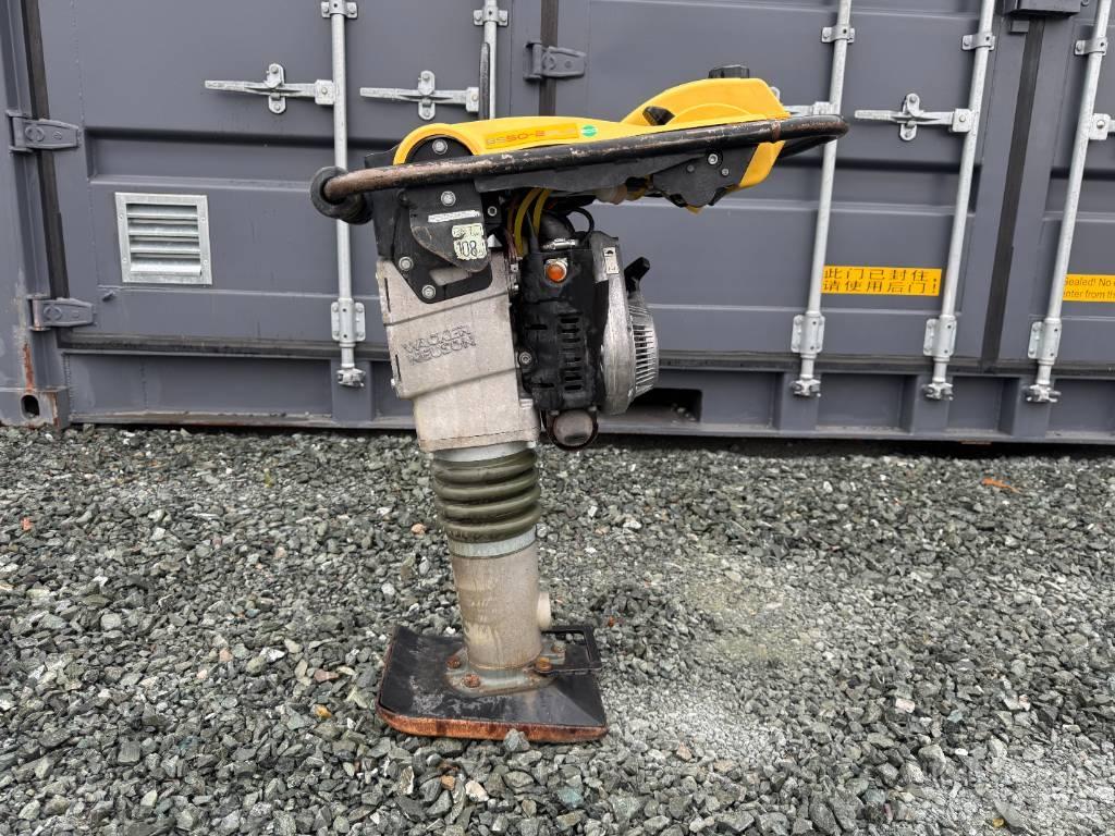 Wacker Neuson BS50-2 Plūktuvai
