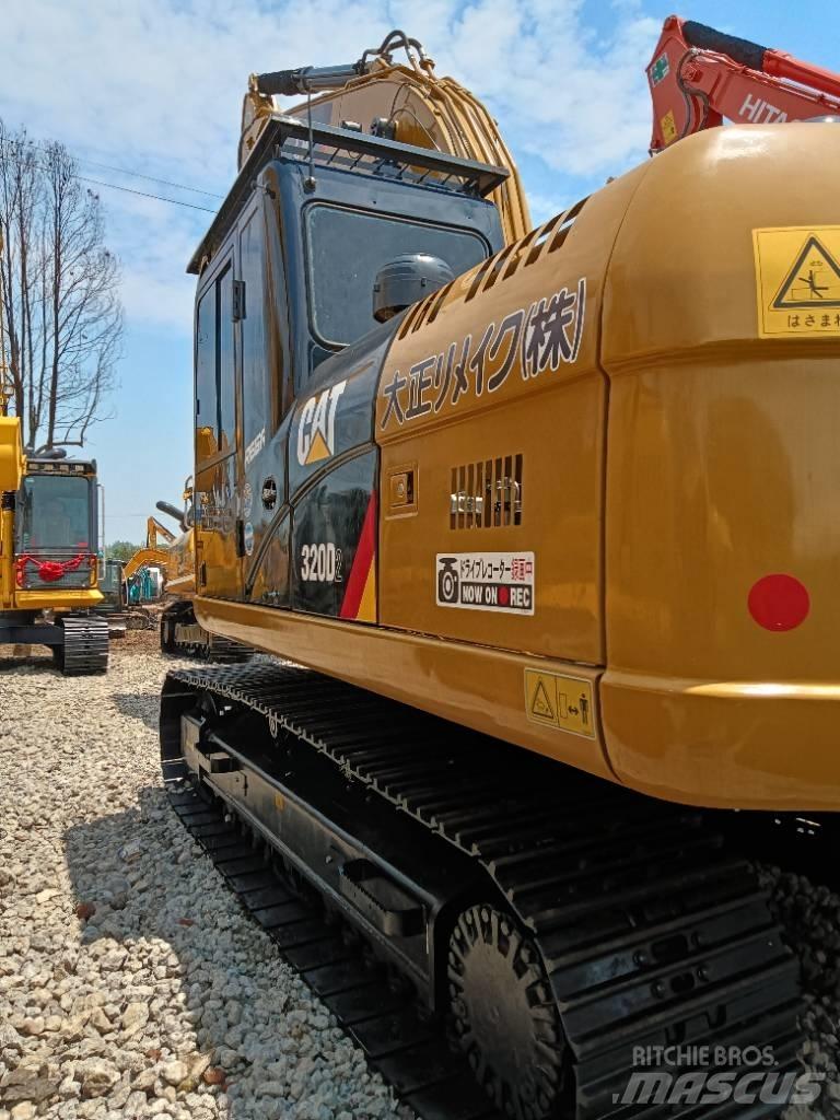 CAT 320D2 Vidutinės galios ekskavatoriai 7-12 t