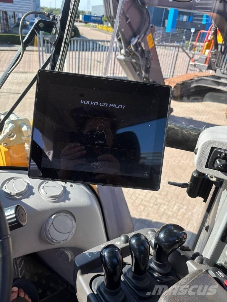 Volvo L 120 H Naudoti ratiniai krautuvai