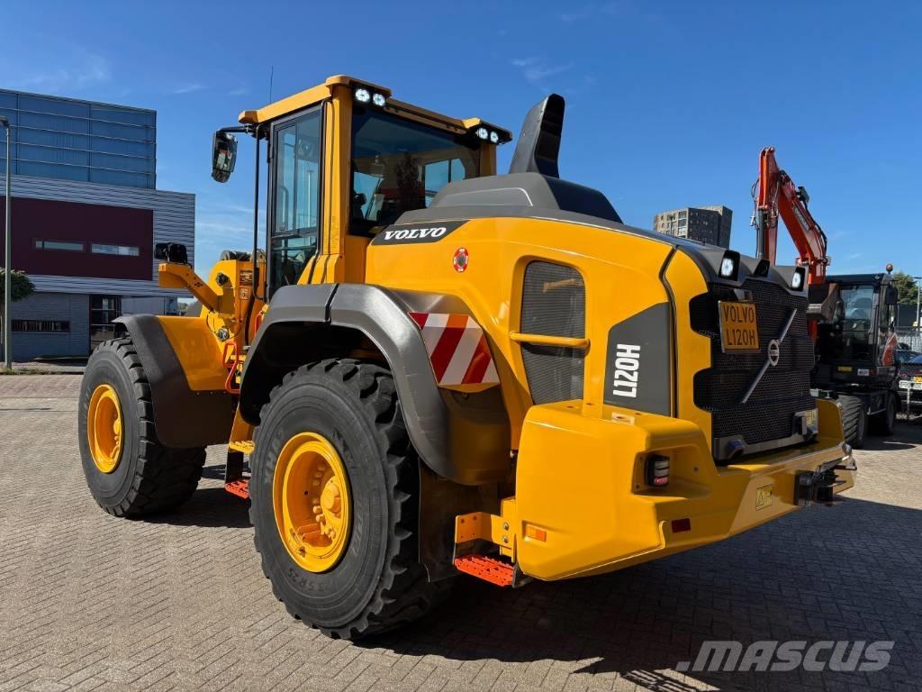 Volvo L 120 H Naudoti ratiniai krautuvai