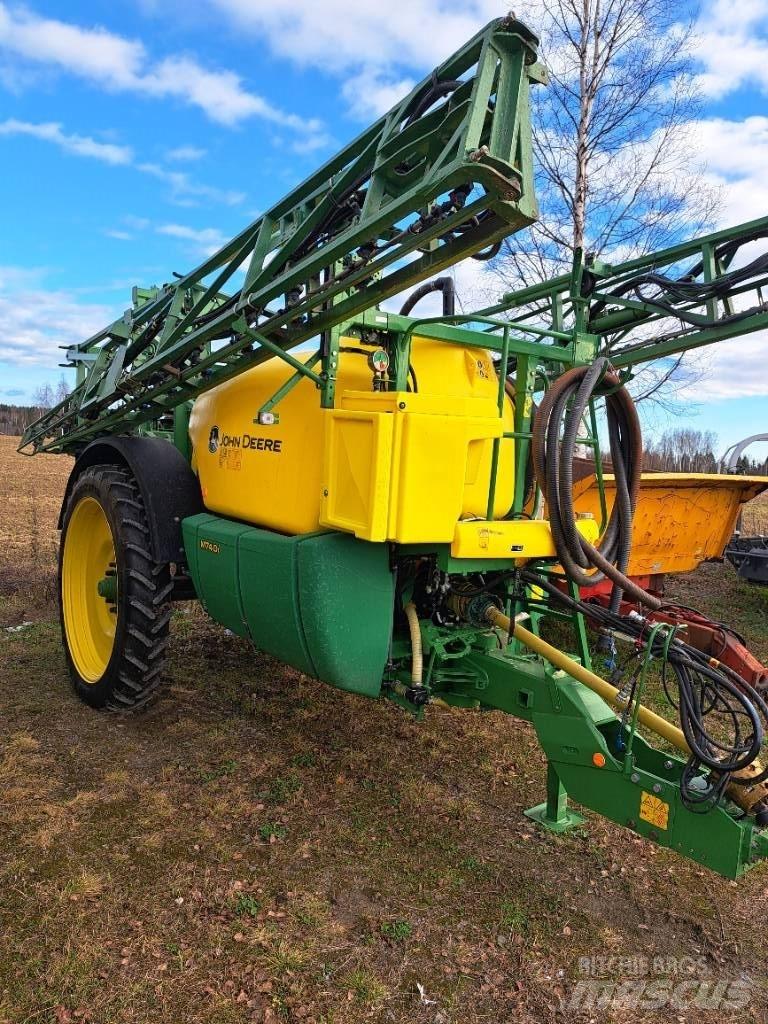 John Deere 740 i Prikabinami purkštuvai