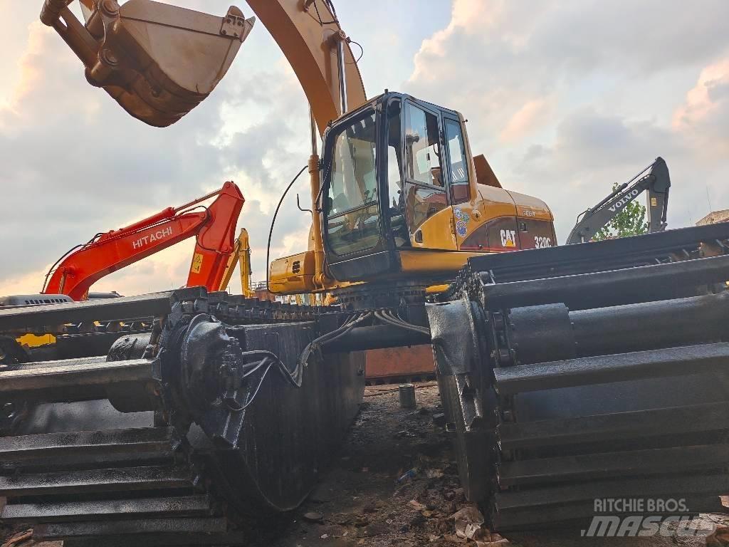 CAT 320 C Amfibiniai ekskavatoriai