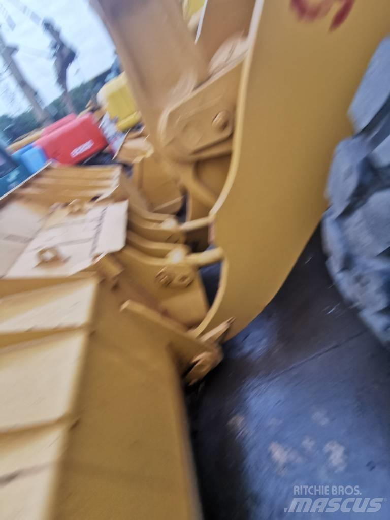 CAT 938F Naudoti ratiniai krautuvai