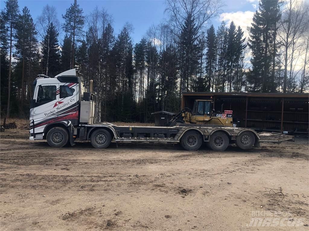 Volvo FH13 Miško mašinų transportavimo sunkvežimiai