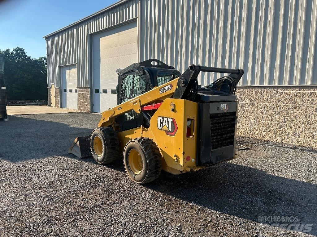 CAT 272 D3 Krautuvai su šoniniu pasukimu