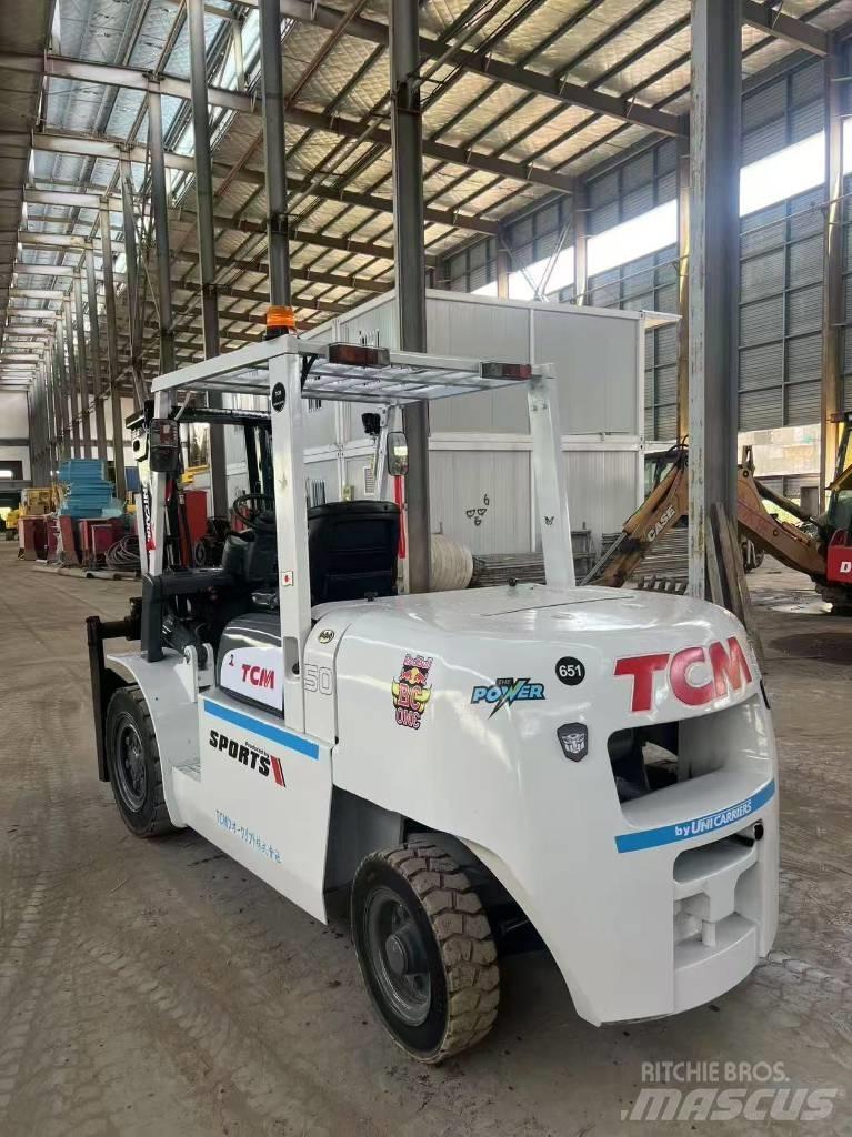 TCM FD50 Dyzeliniai krautuvai