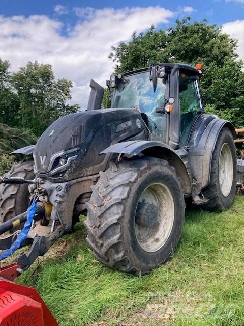 Valtra T235V Traktoriai