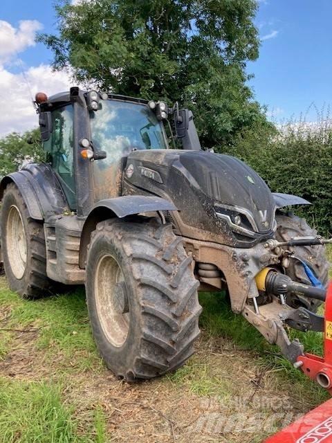 Valtra T235V Traktoriai