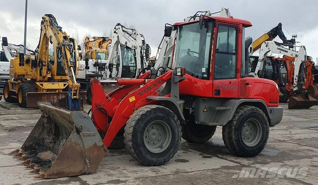 Volvo L 30 G Naudoti ratiniai krautuvai