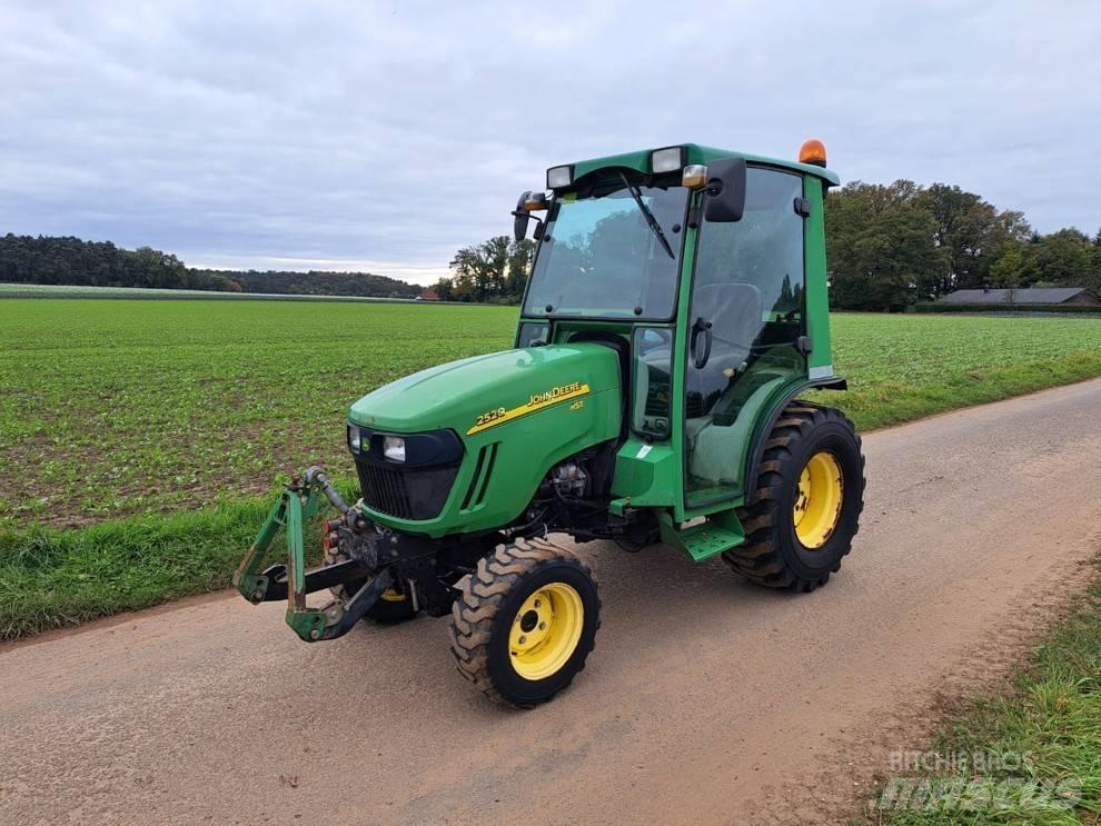 John Deere 2520 Naudoti kompaktiški traktoriai