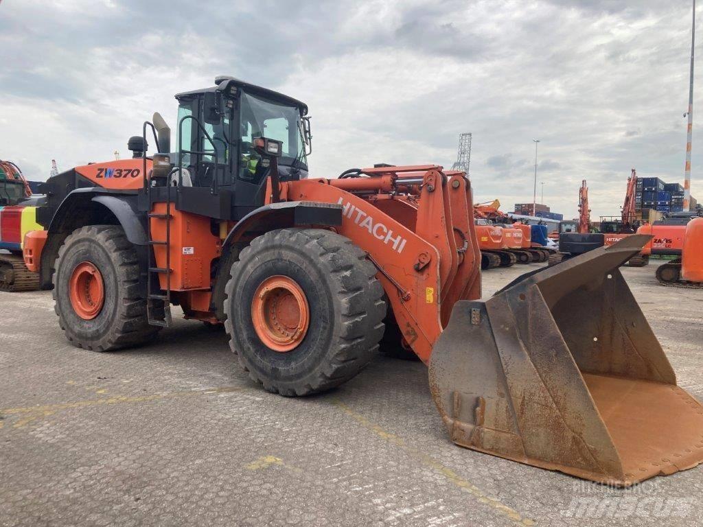 Hitachi ZW370-5B Naudoti ratiniai krautuvai