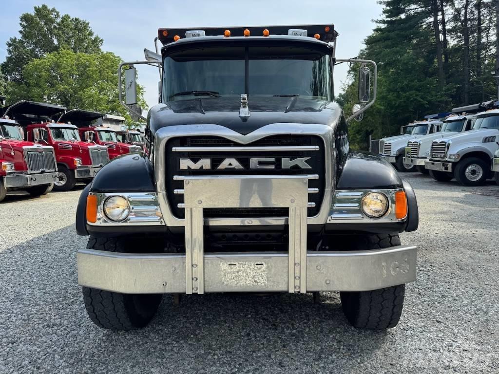 Mack Granite CV 713 Savivarčių priekabų vilkikai