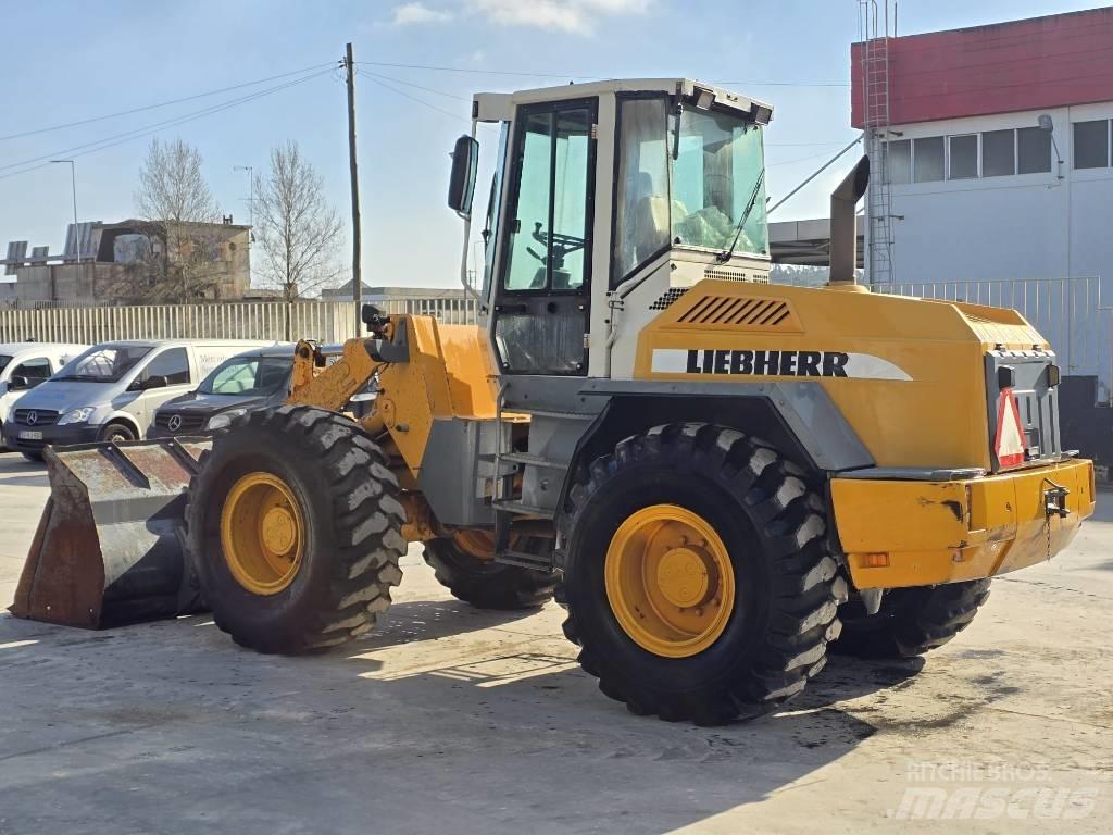 Liebherr L522 Naudoti ratiniai krautuvai