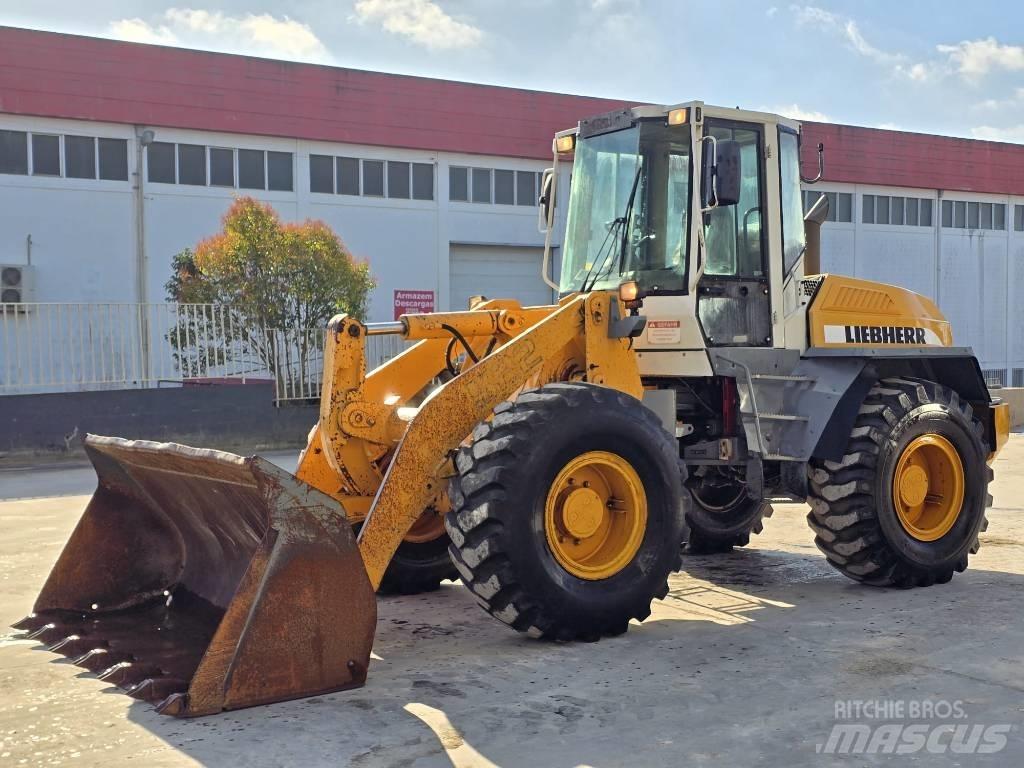 Liebherr L522 Naudoti ratiniai krautuvai