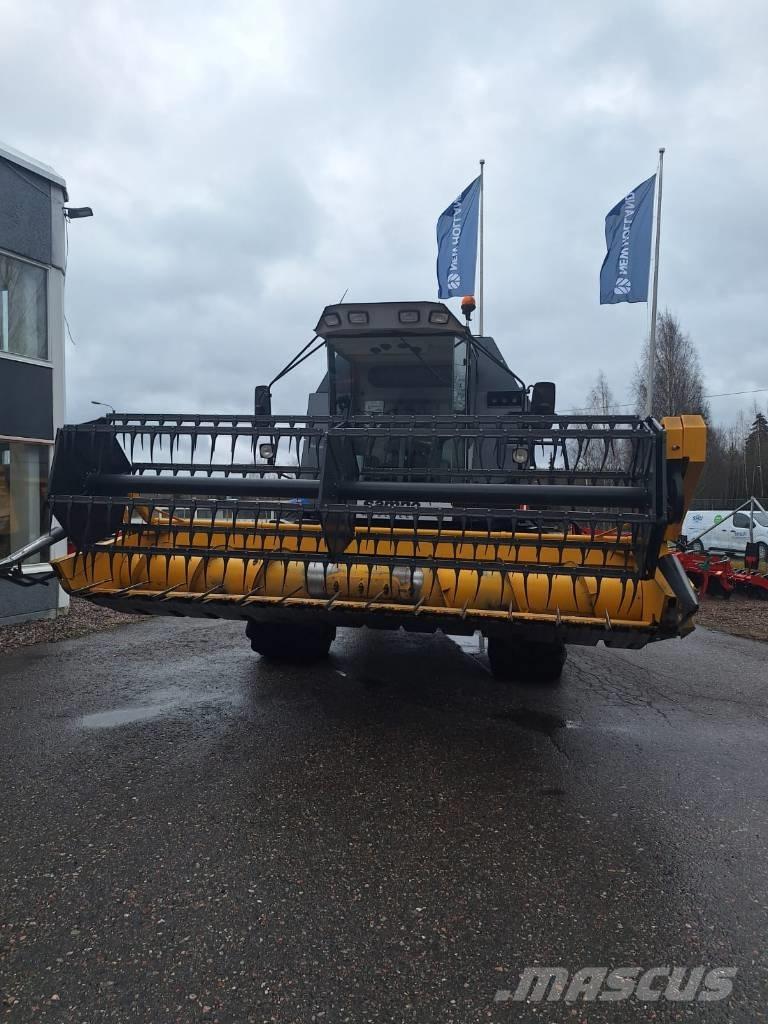 Sampo-Rosenlew 2065 Derliaus nuėmimo kombainai