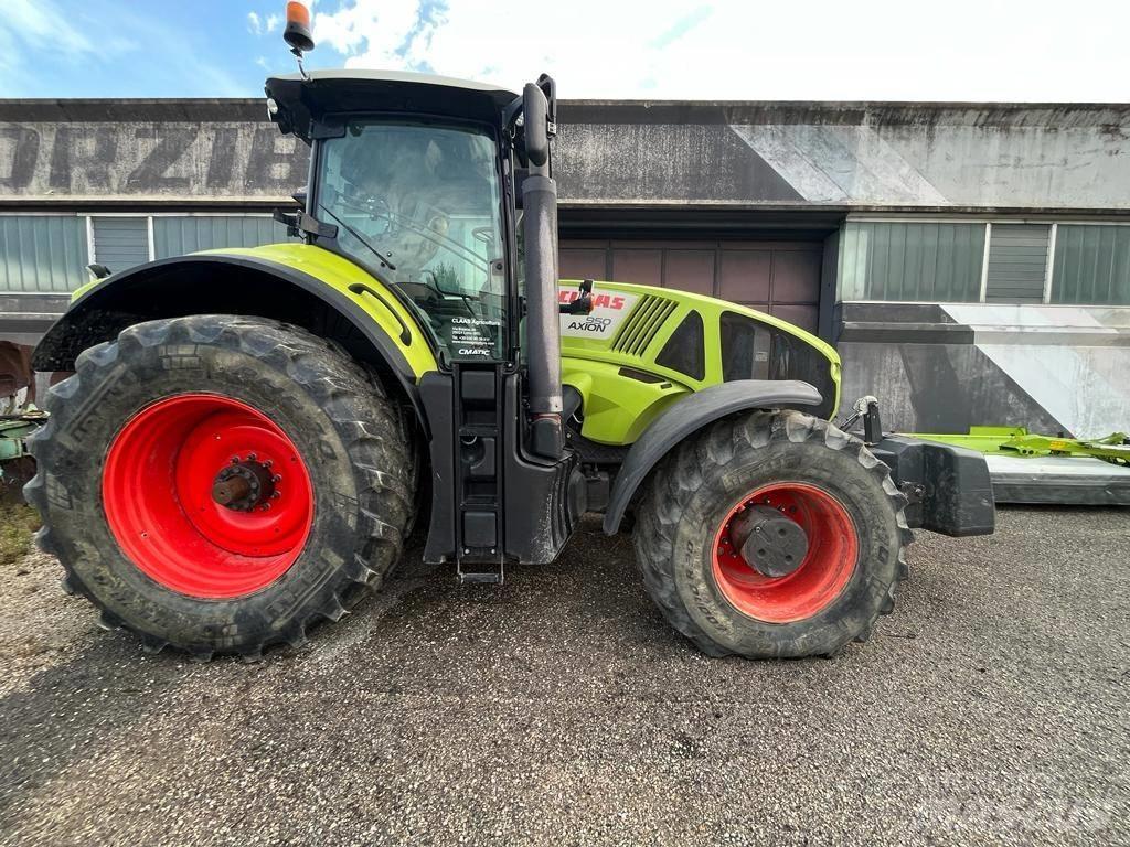 CLAAS Axion 810 Traktoriai