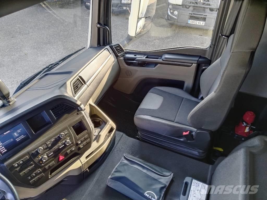 MAN TGS 26.360 Sunkvežimiai su dengtu kėbulu