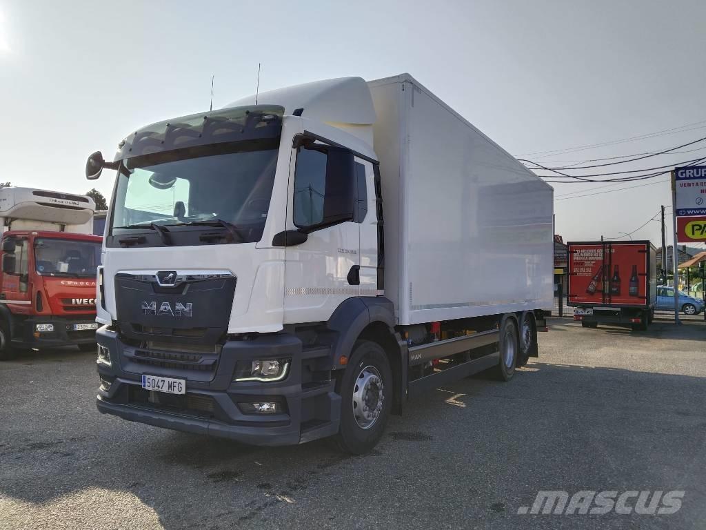MAN TGS 26.360 Sunkvežimiai su dengtu kėbulu