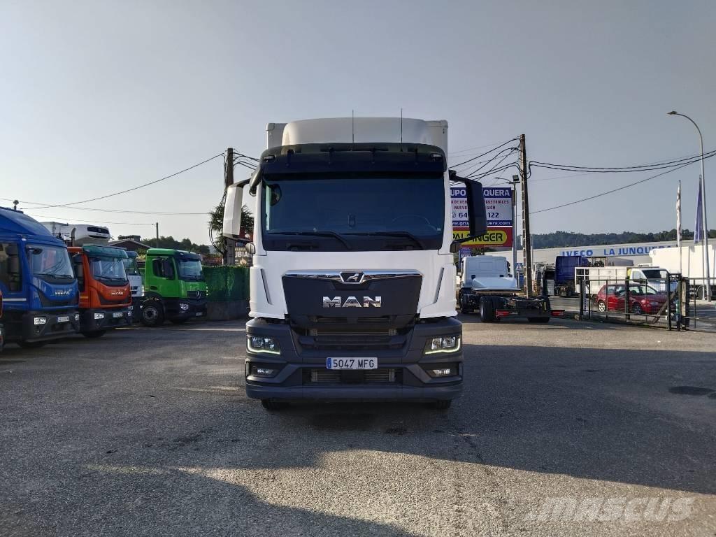 MAN TGS 26.360 Sunkvežimiai su dengtu kėbulu