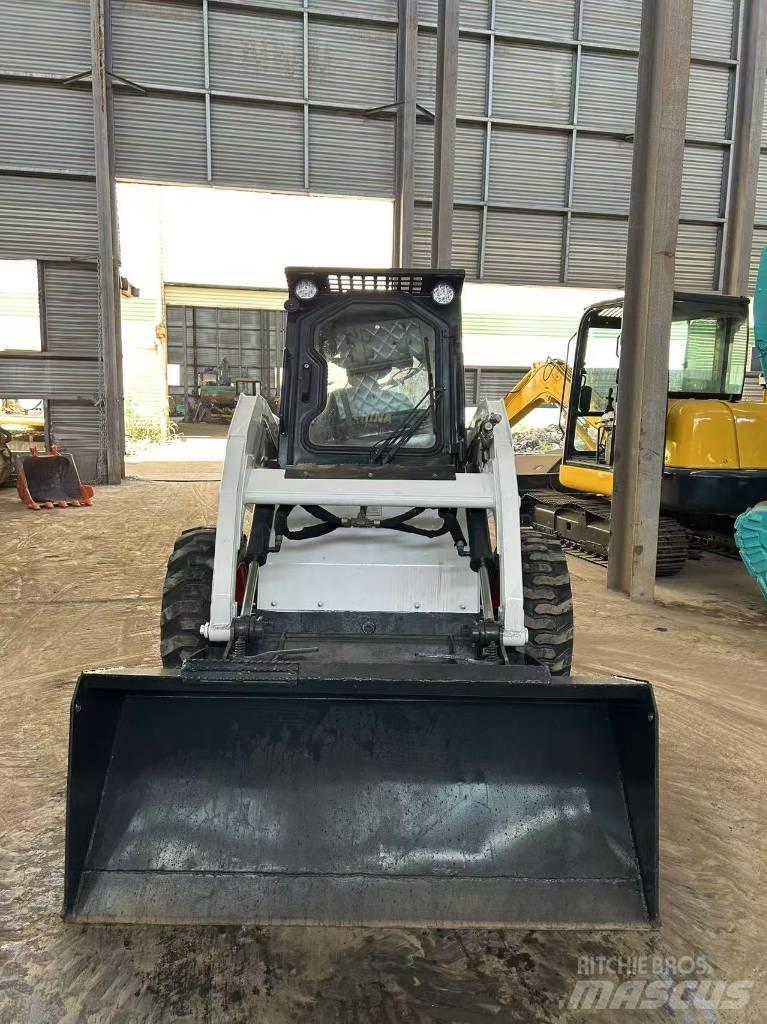 Bobcat S130 Krautuvai su šoniniu pasukimu