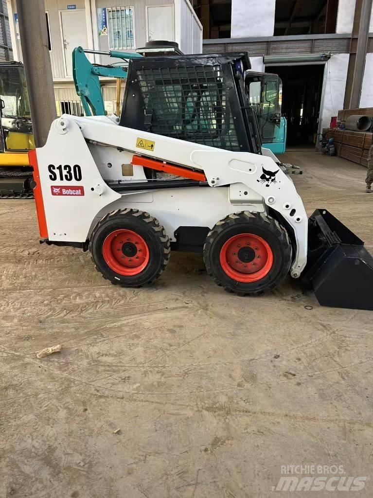 Bobcat S130 Krautuvai su šoniniu pasukimu