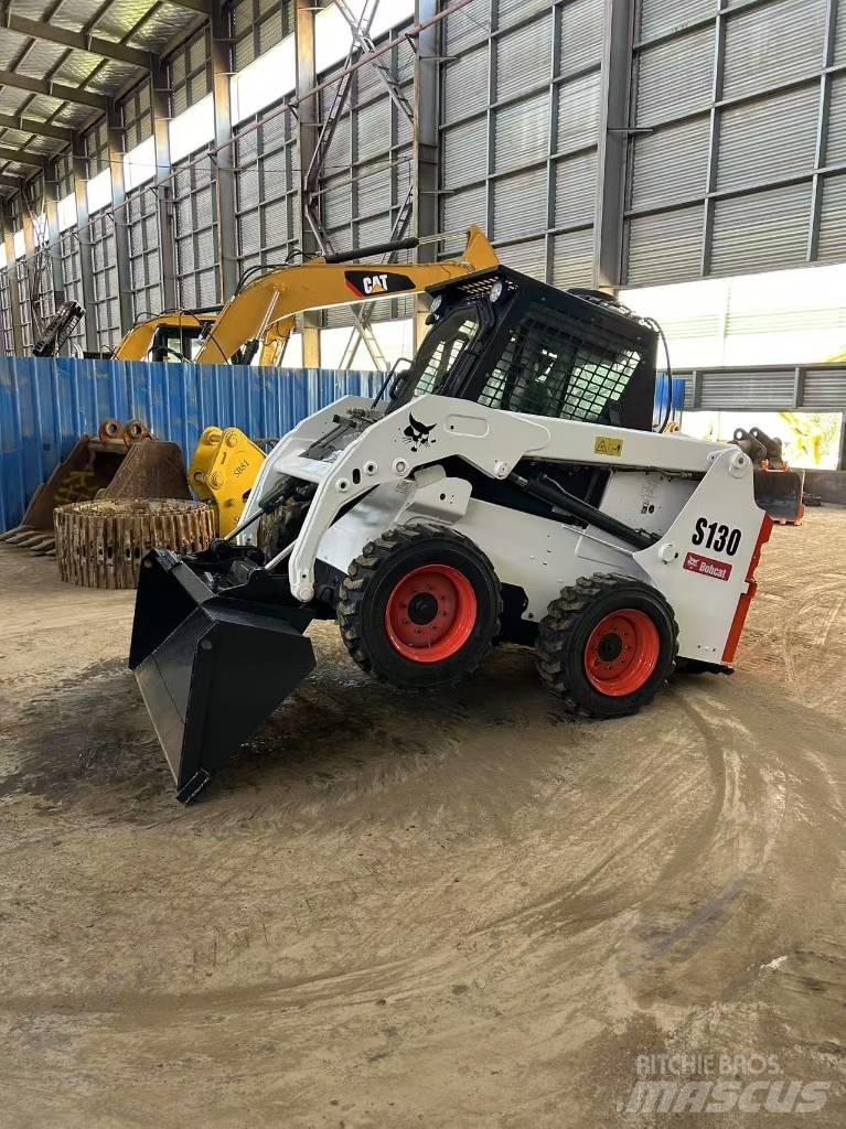 Bobcat S130 Krautuvai su šoniniu pasukimu