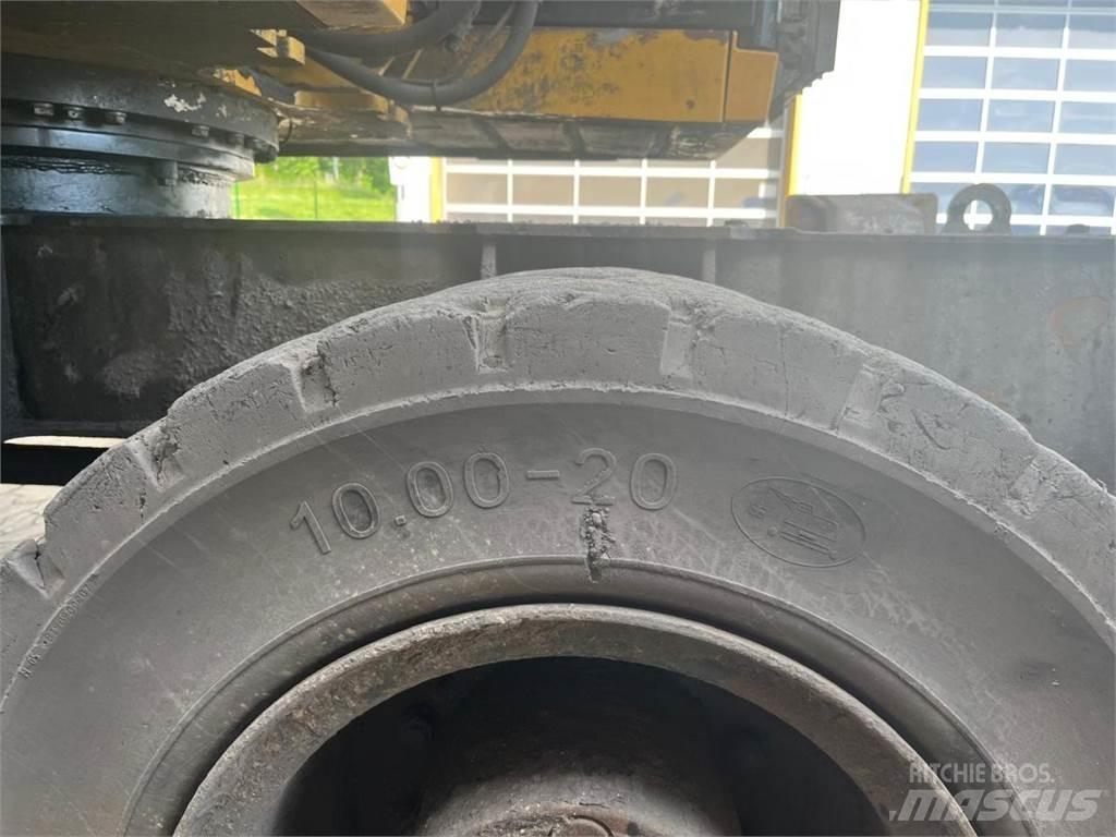 CAT MH3026 Ratiniai ekskavatoriai