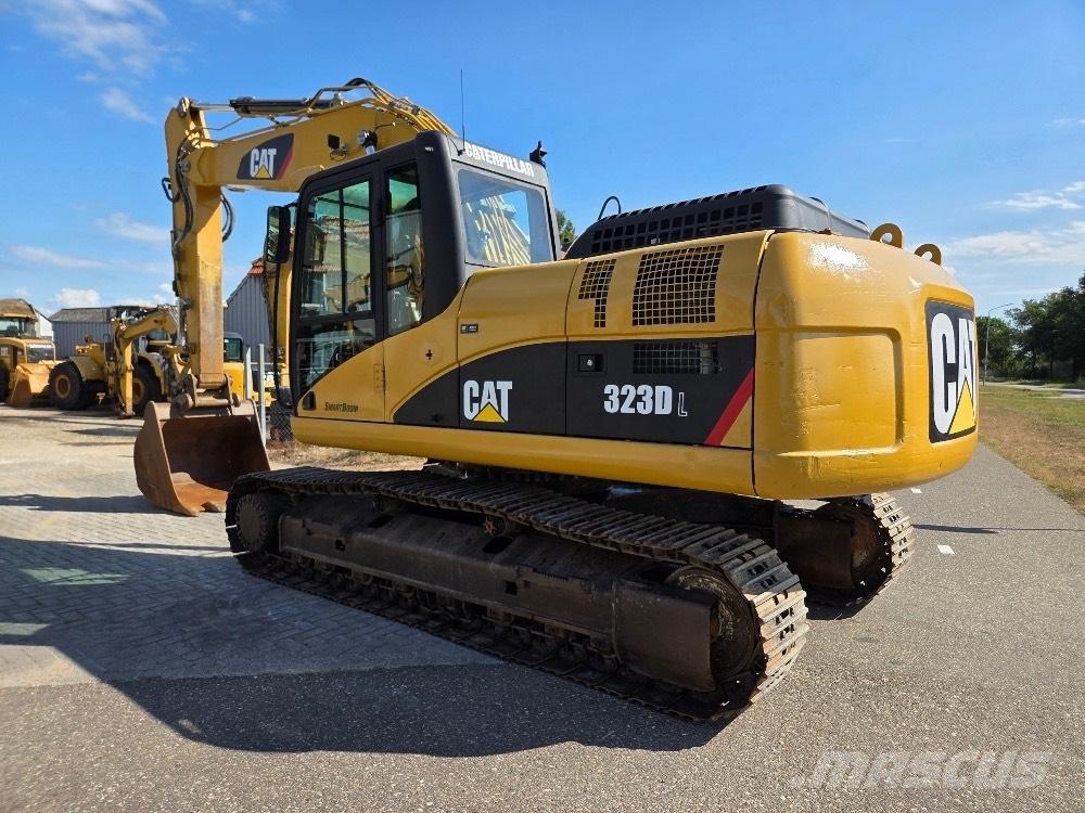 CAT 323DL Vikšriniai ekskavatoriai