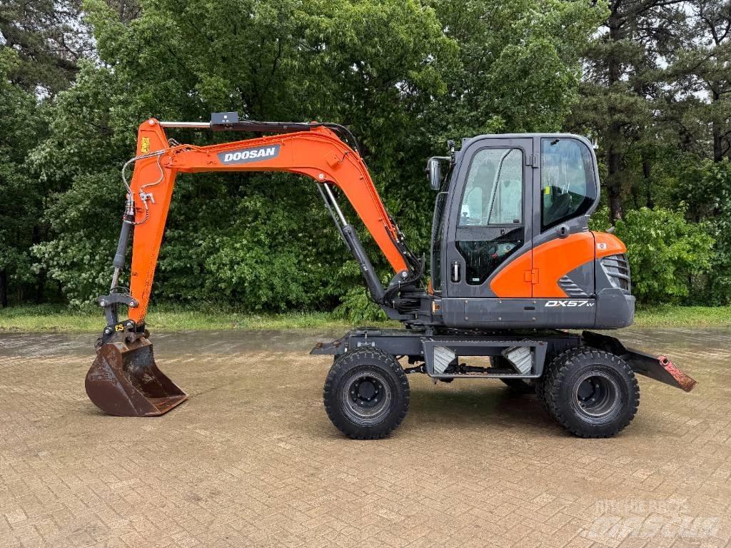 Doosan DX 57 W Ratiniai ekskavatoriai